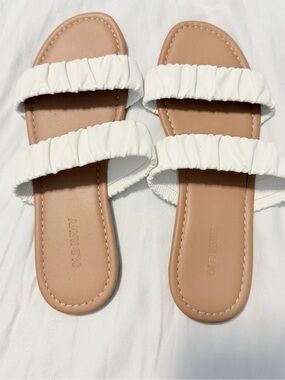 Women’s Old Navy White Strap Sandals